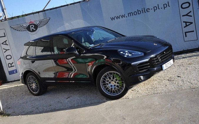 Porsche Cayenne cena 199000 przebieg: 70000, rok produkcji 2017 z Józefów małe 529